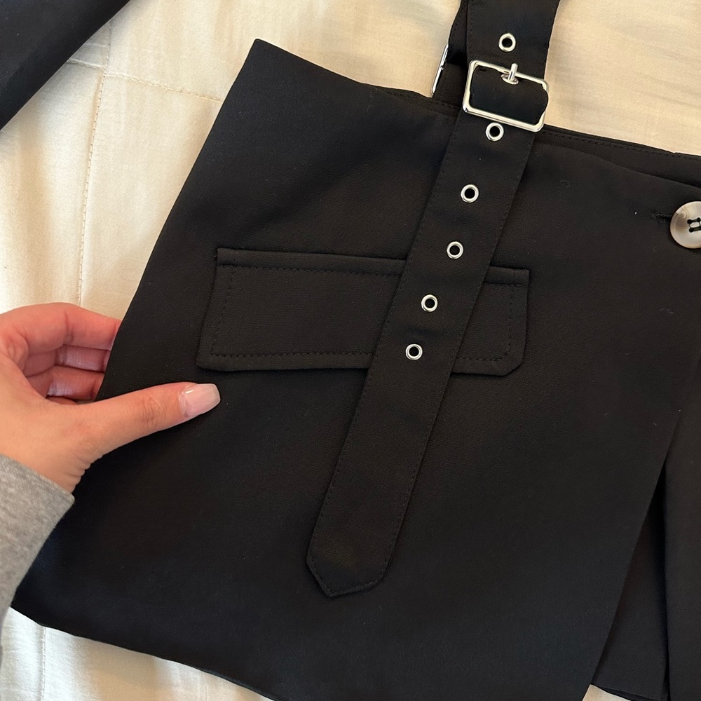 Cutout Blazer - Picture 2 of 2